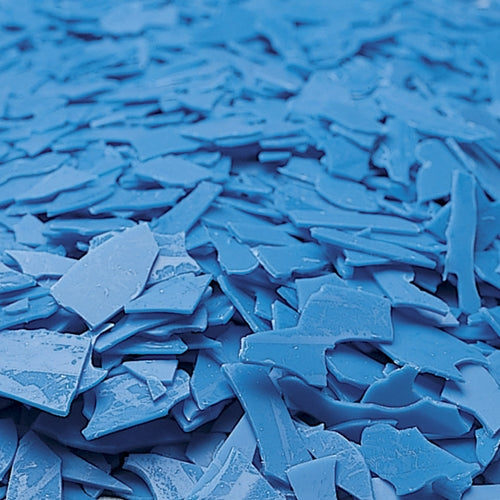 [261-9326] Freeman® Flakes, 50 lb. Boxes - Flexible Blue